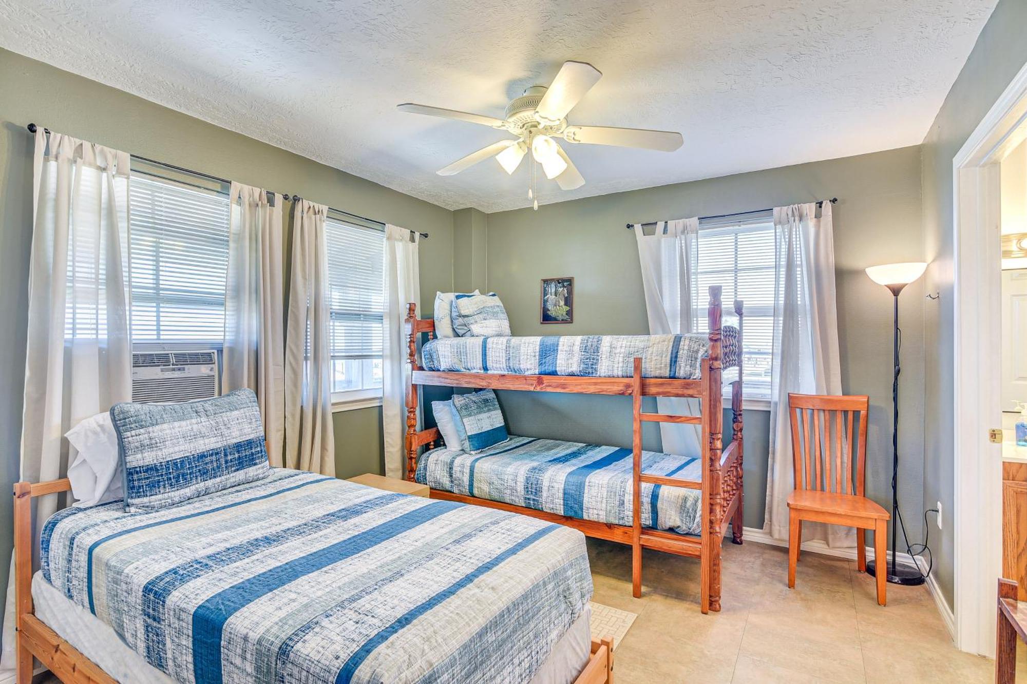 Crystal Beach Home With 2 Grills Walk To Shore! Exteriör bild